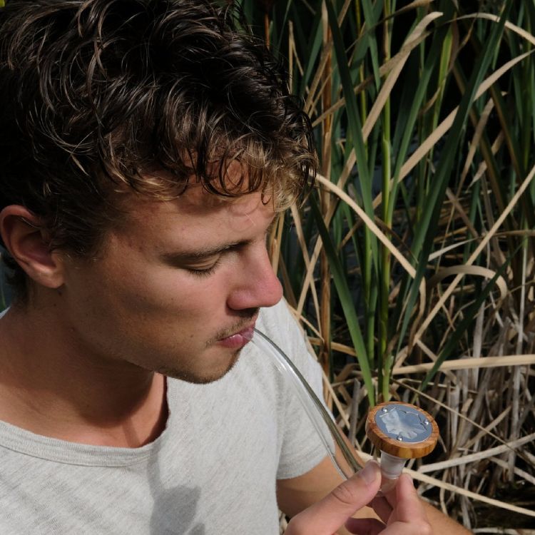 Vapman Lotus Pipe in use