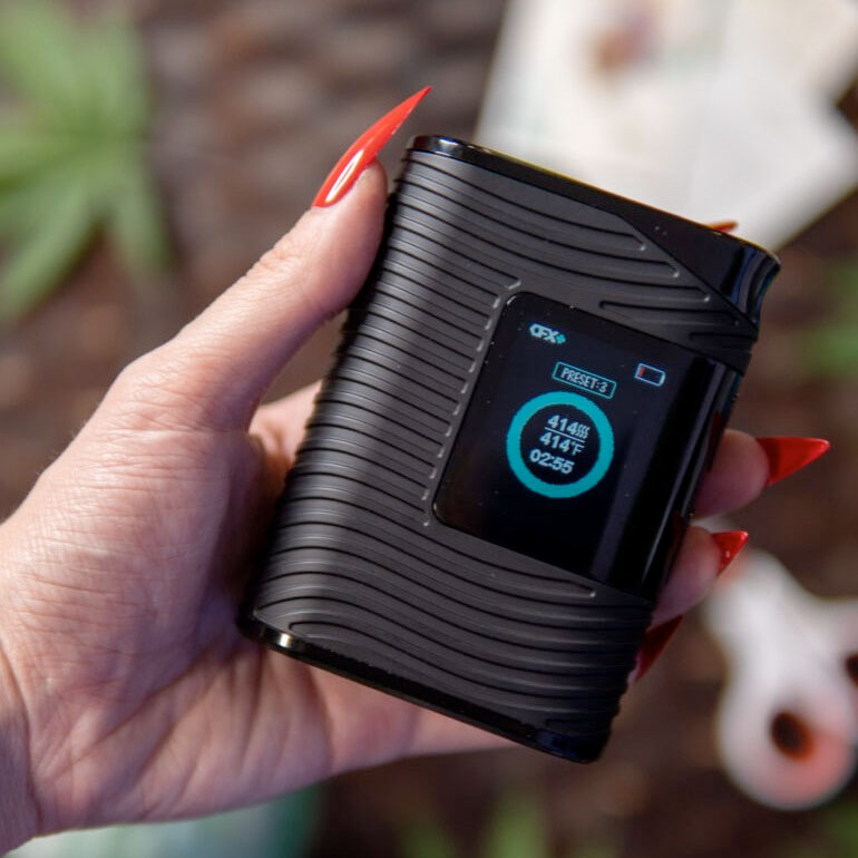 Boundless CFX Plus Vaporizer size in hand